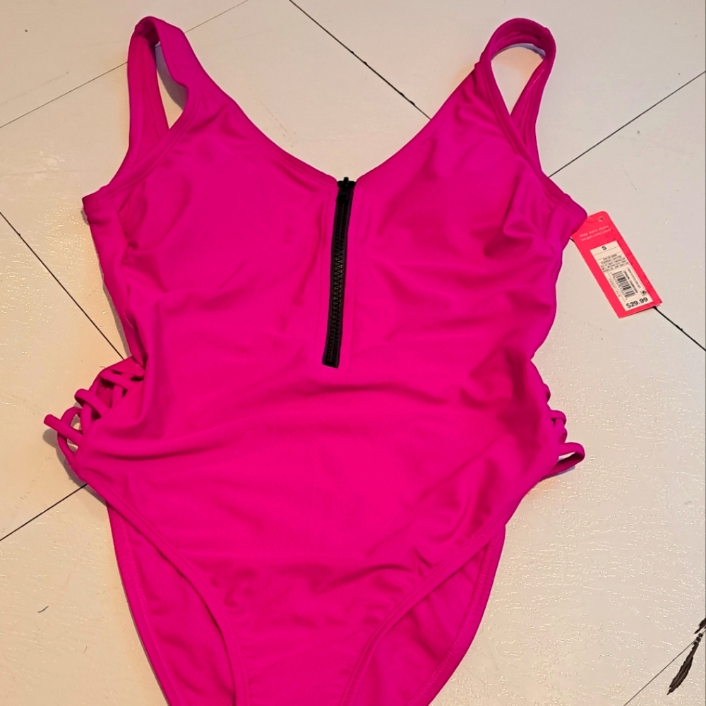 High cut women's swimsuit